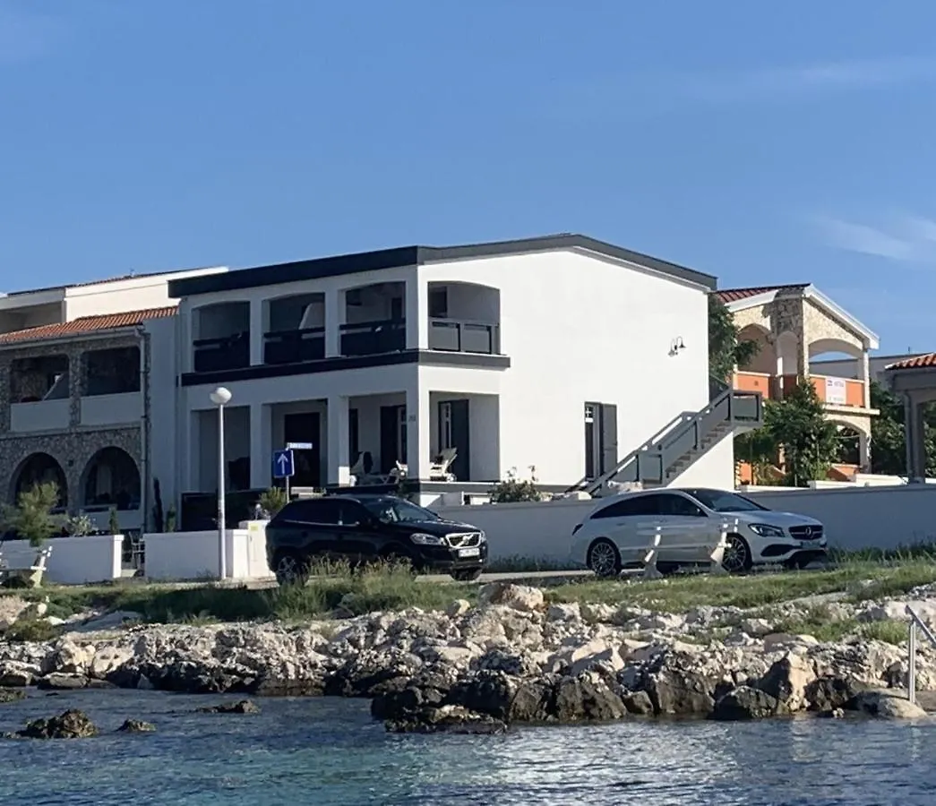 Apartament Hausmamamia Vir 0*,